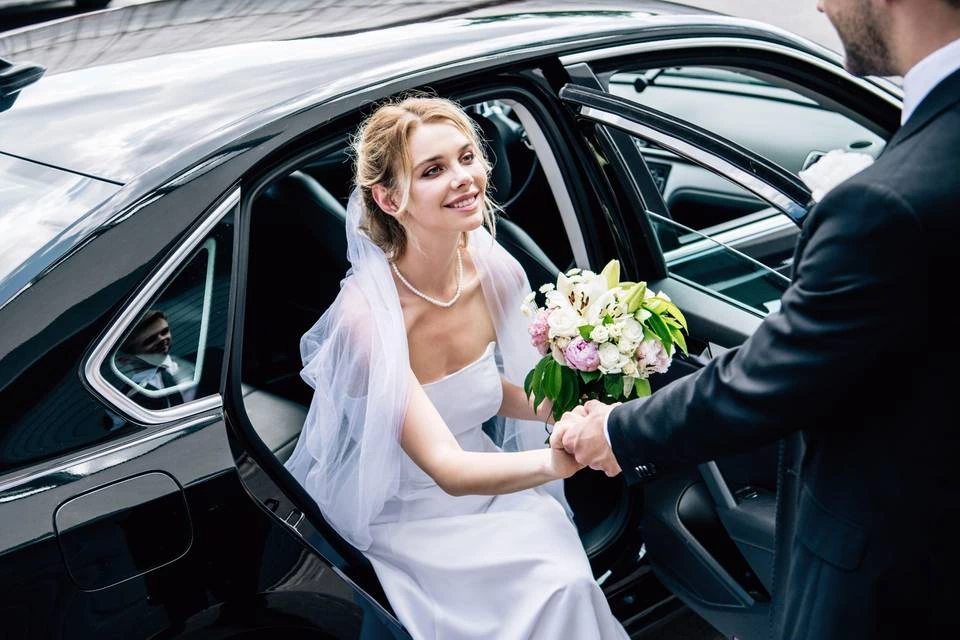 Luxury wedding car transfer and transportation service perth